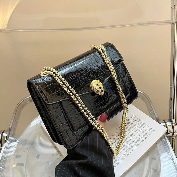 2023 summer new fashion version fashionable and snake head chain bag one sling shoulder bright face texture crossbody purses
2023 summer new fashion version fashionable and snake head chain bag one sling shoulder bright face texture crossbody purses