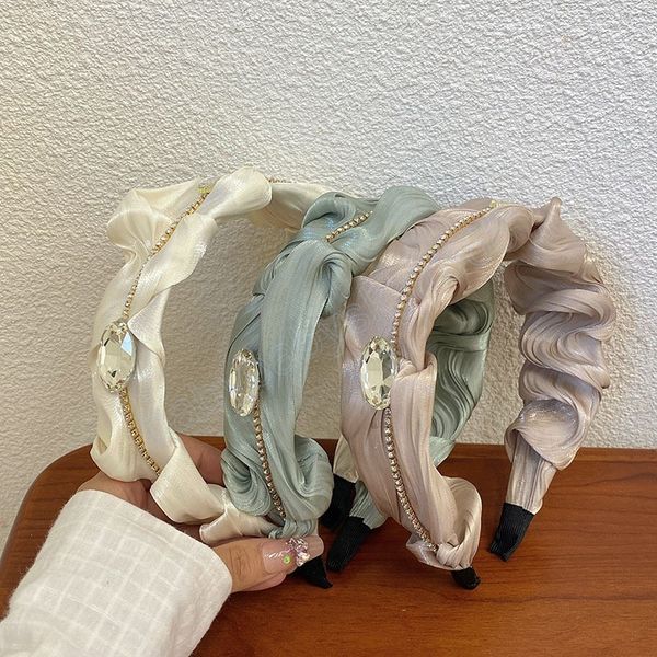 vintage fashion headband for women wide side pleated rhinestone chain hairband turban autumn hair accessories, Slivery;white
vintage fashion headband for women wide side pleated rhinestone chain hairband turban autumn hair accessories, Slivery;white
