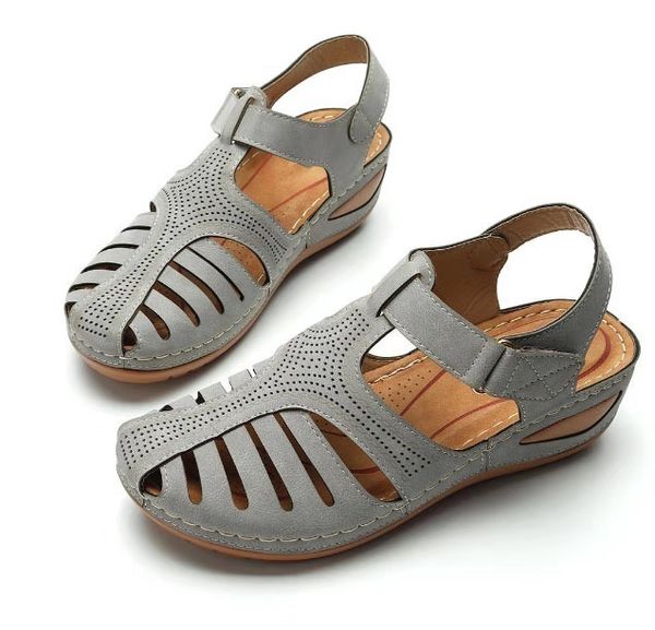 2023 sandals roman style wedge heel solid color large round toe hole sandals for women fashion luxury summer shoes grey red, Black
2023 sandals roman style wedge heel solid color large round toe hole sandals for women fashion luxury summer shoes grey red, Black