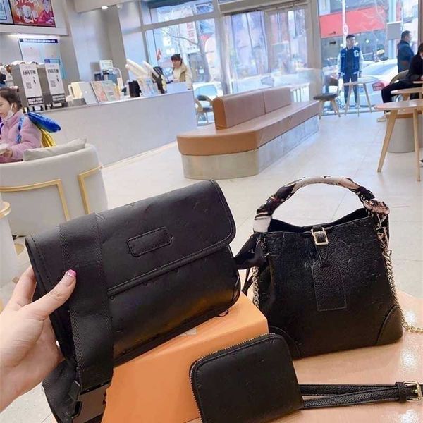 woman's luxurys designers bags lvvs bag new three-piece set hand-held bucket with black embowel fanny pack single pull purse portable b
woman's luxurys designers bags lvvs bag new three-piece set hand-held bucket with black embowel fanny pack single pull purse portable b