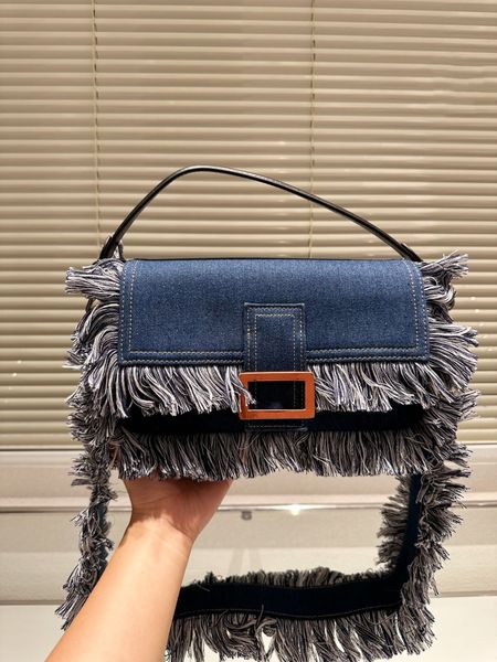 luxury classic women shoulder bags fashion travelling designer tote handbags letter wide strap crossbody bag large capacity
luxury classic women shoulder bags fashion travelling designer tote handbags letter wide strap crossbody bag large capacity