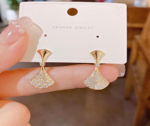 stud earrings s925 silver needle designer small skirt earings 14k goldplated light luxury elegant temperament delicate shining fu3988132, Golden;silver
stud earrings s925 silver needle designer small skirt earings 14k goldplated light luxury elegant temperament delicate shining fu3988132, Golden;silver