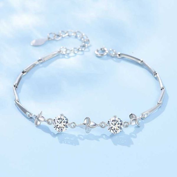 designer jewelry s925 sterling silver zircon four-leaf bracelet small fresh female diamond-encrusted ornaments leaves euro-american mom gift, Golden;silver
designer jewelry s925 sterling silver zircon four-leaf bracelet small fresh female diamond-encrusted ornaments leaves euro-american mom gift, Golden;silver