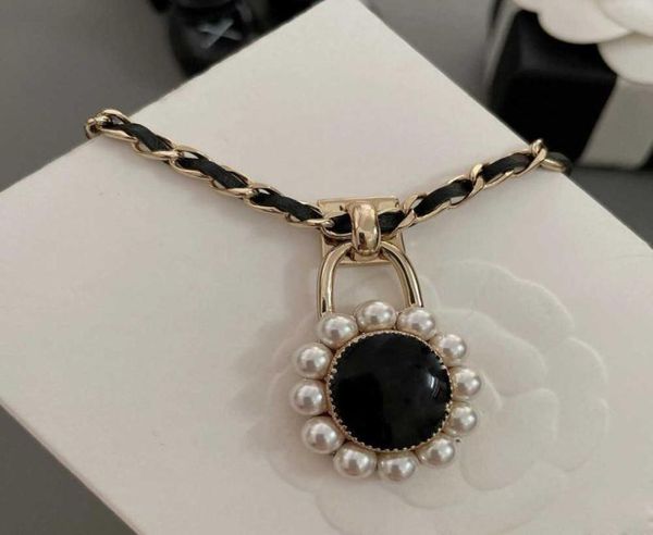 black leather pearl christmas necklace women golden chain fashion luxury popular online elegant lady temperament party anime4630769
black leather pearl christmas necklace women golden chain fashion luxury popular online elegant lady temperament party anime4630769