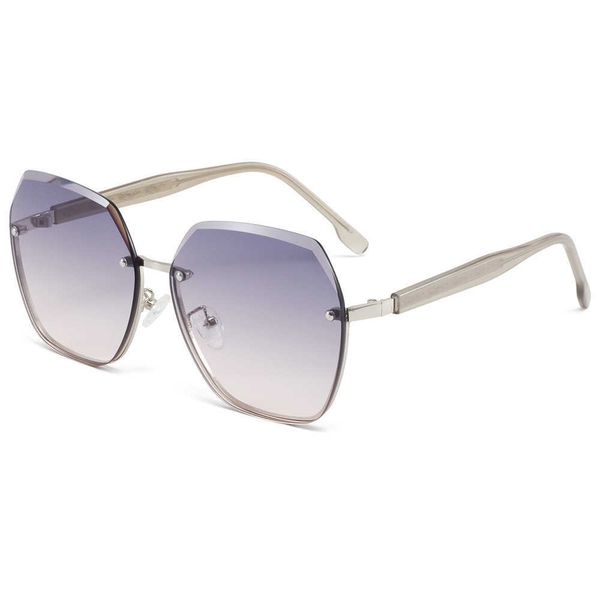 tiktok same luxury net red ladies gradual change with makeup big frame sunglasses frameless advanced fashion sunglasses, White;black
tiktok same luxury net red ladies gradual change with makeup big frame sunglasses frameless advanced fashion sunglasses, White;black