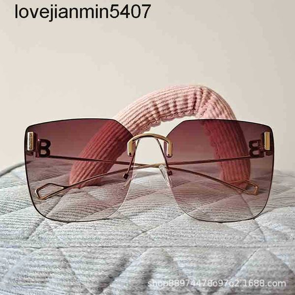 2023 fashion design sunglasses %80 factory wholesale and retail new style b large frame framels cut edge sunglass trendy street concave shap, White;black
2023 fashion design sunglasses %80 factory wholesale and retail new style b large frame framels cut edge sunglass trendy street concave shap, White;black