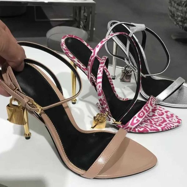 high-heeled tom-fords woman sandal padlock 35-43 sandals high-heeled naked pumps queen -sandal luxury designer, Black
high-heeled tom-fords woman sandal padlock 35-43 sandals high-heeled naked pumps queen -sandal luxury designer, Black