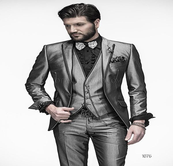 groomsmen peak lapel groom tuxedos shiny silver grey men suits weddingprom man blazerbridegroom jacketpantsvest1608346, Black;gray
groomsmen peak lapel groom tuxedos shiny silver grey men suits weddingprom man blazerbridegroom jacketpantsvest1608346, Black;gray