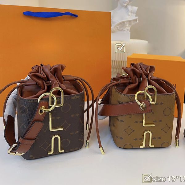 old flower/split mini drawstring women designer square box bag gold metal hardware removable leather strap vintage crossbody shoulder handba
old flower/split mini drawstring women designer square box bag gold metal hardware removable leather strap vintage crossbody shoulder handba