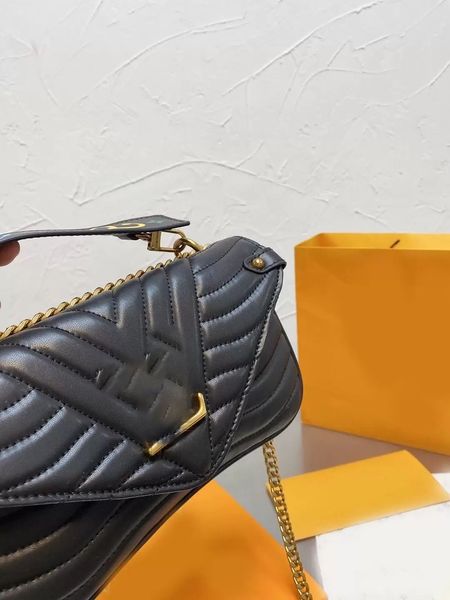 2023 crossbody bags fashion tote women handbag leather pure color shoulder simple atmosphere messenger with gold chain purses change wallet, Black;red
2023 crossbody bags fashion tote women handbag leather pure color shoulder simple atmosphere messenger with gold chain purses change wallet, Black;red