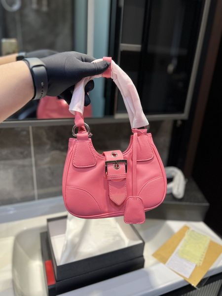 luxury designer 25cm p bags triangle letter bag nappa leather handbags quilted lattice flap handbag for female women fashion shoulder crossb
luxury designer 25cm p bags triangle letter bag nappa leather handbags quilted lattice flap handbag for female women fashion shoulder crossb