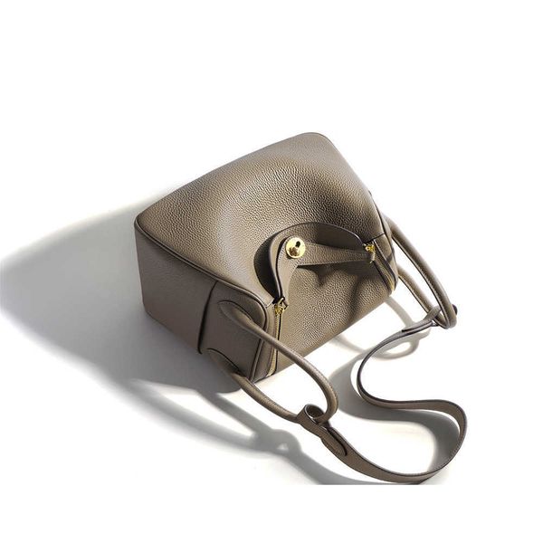 h ermes original lindyss tote bags online store family genuine leather womens headband layer cowhide large capacity one shoulder crossbody d
h ermes original lindyss tote bags online store family genuine leather womens headband layer cowhide large capacity one shoulder crossbody d