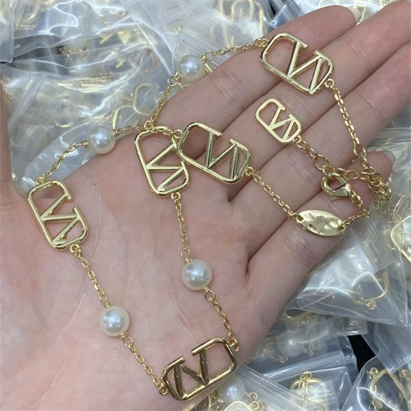 woman v logo pendant necklaces v letter designer pearl luxury metal jewelry women brand big gold silver necklace 53
woman v logo pendant necklaces v letter designer pearl luxury metal jewelry women brand big gold silver necklace 53