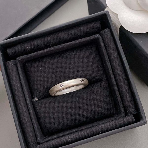 2023 luxury quality charm band thin ring silver plated with words desgin have box stamp special style ps7354b
2023 luxury quality charm band thin ring silver plated with words desgin have box stamp special style ps7354b
