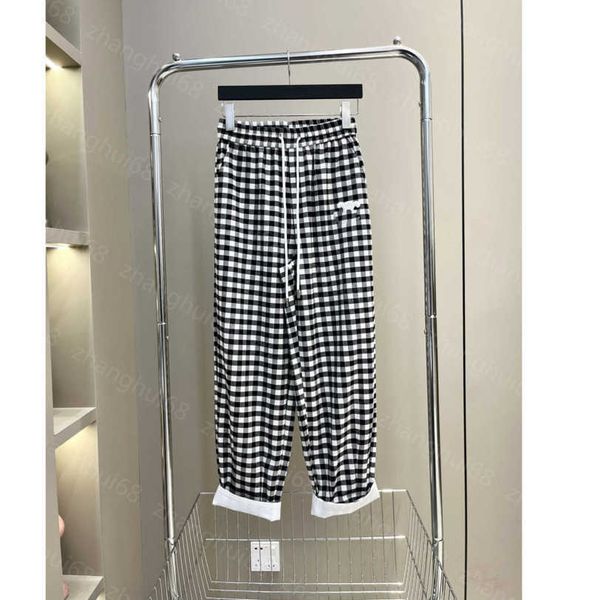23ss womens pants womens designer clothing fashion plaid embroidery leather label radish casual pants women clothing a1, Black;white
23ss womens pants womens designer clothing fashion plaid embroidery leather label radish casual pants women clothing a1, Black;white