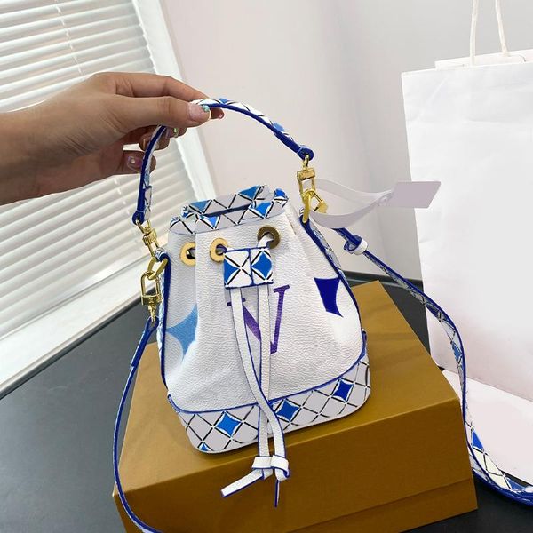designer women drawstring crossbody new fashion small bucket clutch shoulder bags classic girls letter shopping totes purses with box
designer women drawstring crossbody new fashion small bucket clutch shoulder bags classic girls letter shopping totes purses with box