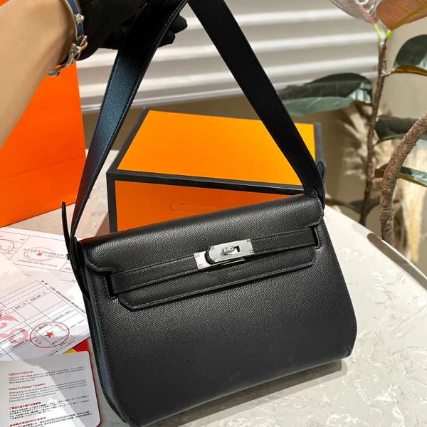 2023 new fashion leather bags women handbag fashion shoulderbags classic lady handbags large capacity tote bags geninue quality business bag
2023 new fashion leather bags women handbag fashion shoulderbags classic lady handbags large capacity tote bags geninue quality business bag