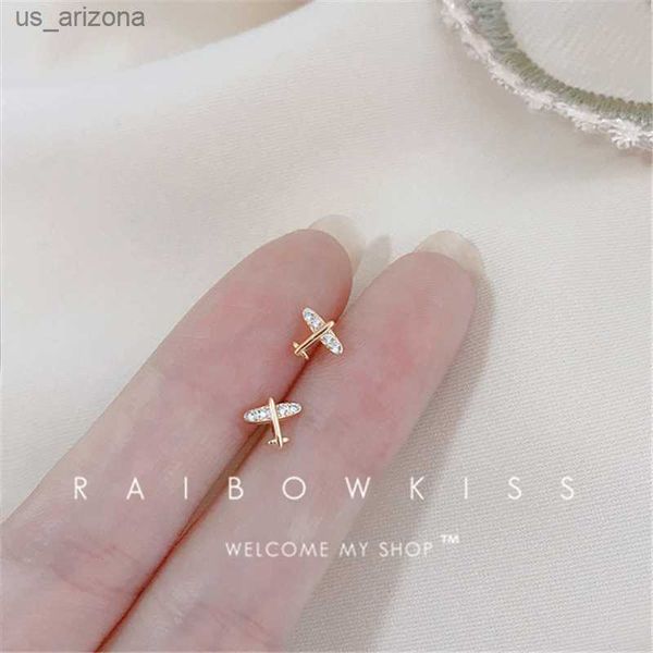 stylish and sophisticated pave zircon mini aircraft airplane small stud earrings for fashion women jewelry accessories l230620, Golden;silver
stylish and sophisticated pave zircon mini aircraft airplane small stud earrings for fashion women jewelry accessories l230620, Golden;silver