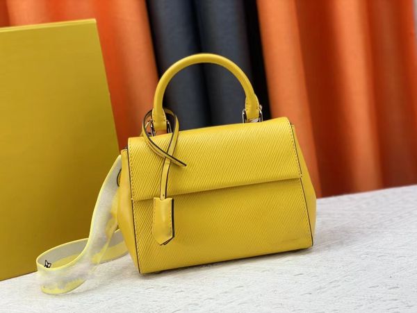 designer ladies evening bag three-piece leather zipper mouth lettering flower design hand-held classic fashion messenger size 22-16-7.5cm m5
designer ladies evening bag three-piece leather zipper mouth lettering flower design hand-held classic fashion messenger size 22-16-7.5cm m5