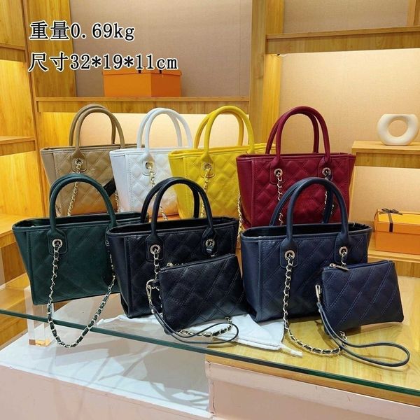 Bags Dinner bags dinner bag Wing rhombus zipper tote shopping large capacity portable small fragrant wind badge letter commuting, Solid color
Bags Dinner bags dinner bag Wing rhombus zipper tote shopping large capacity portable small fragrant wind badge letter commuting, Solid color