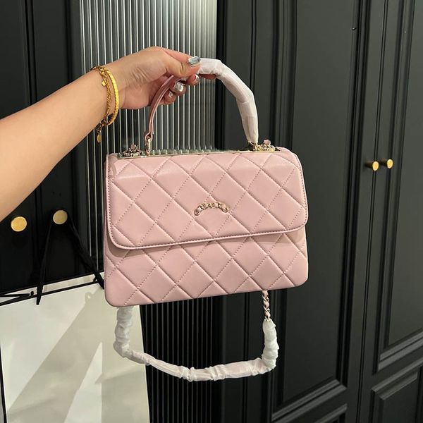 chrome lettered women portable shoulder bag large capacity leather multi color diamond lattice quilted classic crossbody bag outdoor luxury
chrome lettered women portable shoulder bag large capacity leather multi color diamond lattice quilted classic crossbody bag outdoor luxury