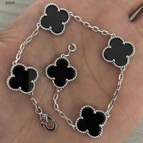 2023 luxury designer charm bracelet clover pearl 4 pieces 18k gold necklace earrings wedding laser brand, Golden;silver
2023 luxury designer charm bracelet clover pearl 4 pieces 18k gold necklace earrings wedding laser brand, Golden;silver