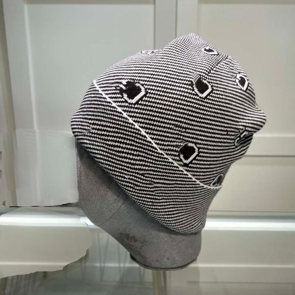 classic designer autumn winter beanie hats style men and women fashion universal knitted cap autumn wool outdoor warm skull caps, Blue;gray
classic designer autumn winter beanie hats style men and women fashion universal knitted cap autumn wool outdoor warm skull caps, Blue;gray