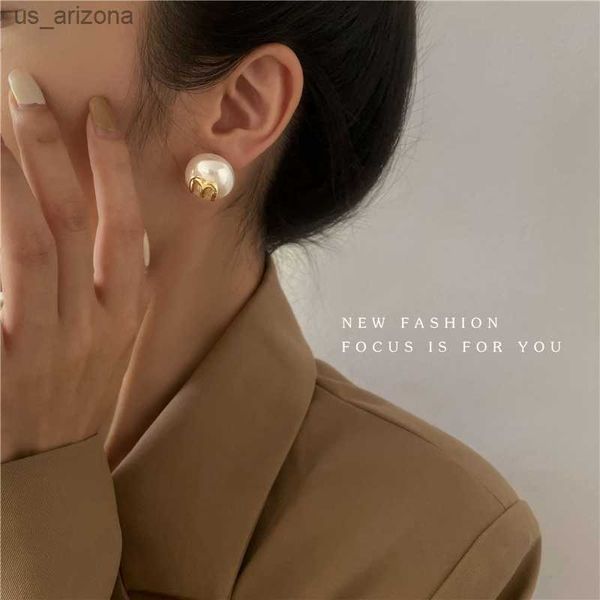 oval alphabet pearl stud earrings stylish commute metal earrings for women jewelry gift femme cold fashion women's earring l230620, Golden;silver
oval alphabet pearl stud earrings stylish commute metal earrings for women jewelry gift femme cold fashion women's earring l230620, Golden;silver