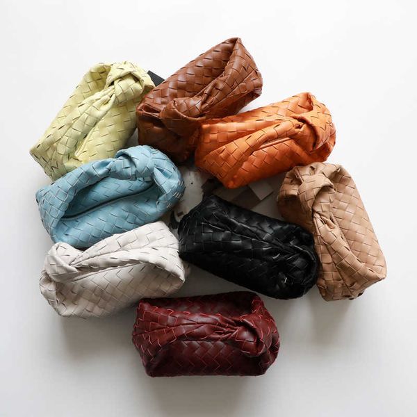 2022 new woven genuine leather mini bag luxury design knitting real leather small tote handbag underarm white women clutch bags
2022 new woven genuine leather mini bag luxury design knitting real leather small tote handbag underarm white women clutch bags