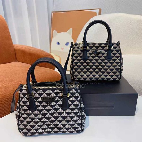 symbole galleria designers bags pradc galleria killer bag inverted triangle handbag shoulder women's
symbole galleria designers bags pradc galleria killer bag inverted triangle handbag shoulder women's