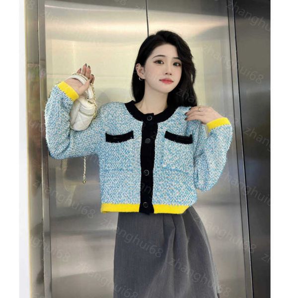 23ss womens designer clothing womens knits early autumn new on the new patchwork color butterfly yarn pocket round neck long sleeve cardigan, White
23ss womens designer clothing womens knits early autumn new on the new patchwork color butterfly yarn pocket round neck long sleeve cardigan, White