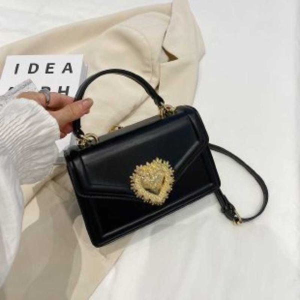 embroidered badge women's bag vintage flap handbags bags heart magnetic clasp chain bags 0727
embroidered badge women's bag vintage flap handbags bags heart magnetic clasp chain bags 0727