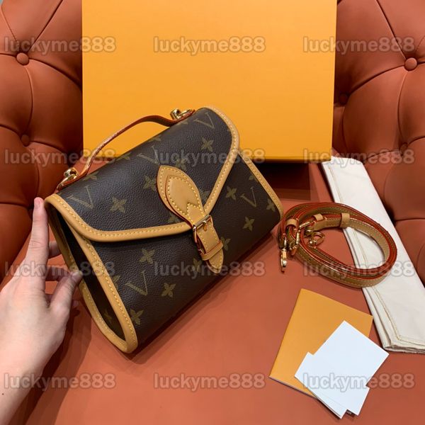 10a mirror quality designers small flap handle bag 23.5cm womens brown coated canvas pochette purse luxurys cowhide trim handbags crossbody
10a mirror quality designers small flap handle bag 23.5cm womens brown coated canvas pochette purse luxurys cowhide trim handbags crossbody