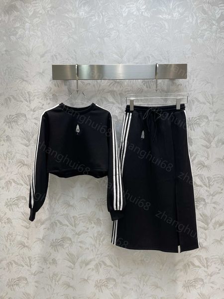 23ss skirt set womens designer clothing side-contrast color round neck logo embroidered hoodie high waist slit skirt sets womens clothing, White
23ss skirt set womens designer clothing side-contrast color round neck logo embroidered hoodie high waist slit skirt sets womens clothing, White