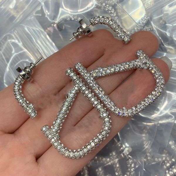 woman v logo stud earrings v letter gold love internet celebrity hoop earing designer pearl orecchini luxury women big earings jewelry 58, Golden
woman v logo stud earrings v letter gold love internet celebrity hoop earing designer pearl orecchini luxury women big earings jewelry 58, Golden