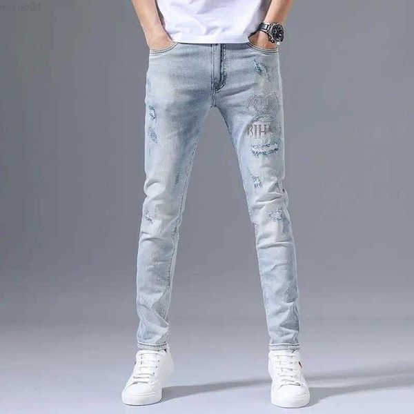 fashion stretch denim jeans men's spring autumn ripped retro drill embroidery slim small feet blue versatile long pants 230316 l230726
fashion stretch denim jeans men's spring autumn ripped retro drill embroidery slim small feet blue versatile long pants 230316 l230726