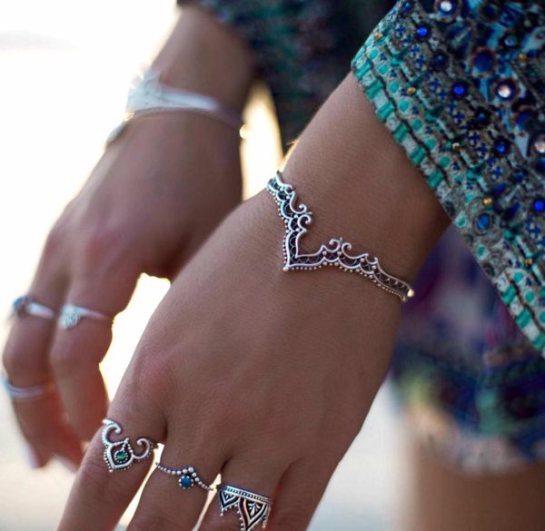 ethnic antique silver color hollow flower bracelet for women carved open bracelets bangle party jewelry4573931, Golden;silver
ethnic antique silver color hollow flower bracelet for women carved open bracelets bangle party jewelry4573931, Golden;silver