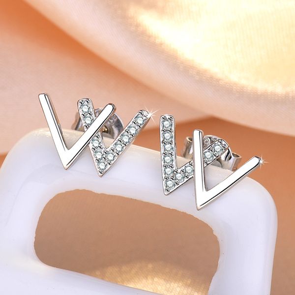 elegant and fashionable w letter earrings for women in summer, simple and high-end, ladies' earrings, small and versatile silver earrin, Golden;silver
elegant and fashionable w letter earrings for women in summer, simple and high-end, ladies' earrings, small and versatile silver earrin, Golden;silver