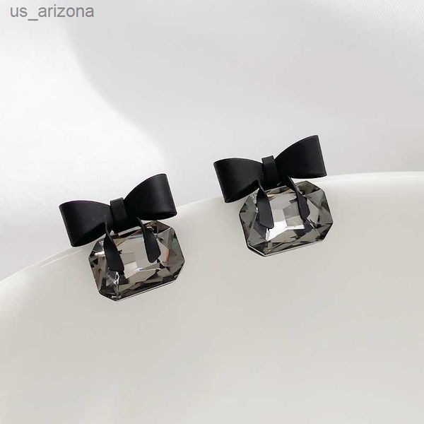 simple stylish bowknot women stud earrings shiny crystal exquisite versatile female earring fashion jewelry pretty gift l230620, Golden;silver
simple stylish bowknot women stud earrings shiny crystal exquisite versatile female earring fashion jewelry pretty gift l230620, Golden;silver