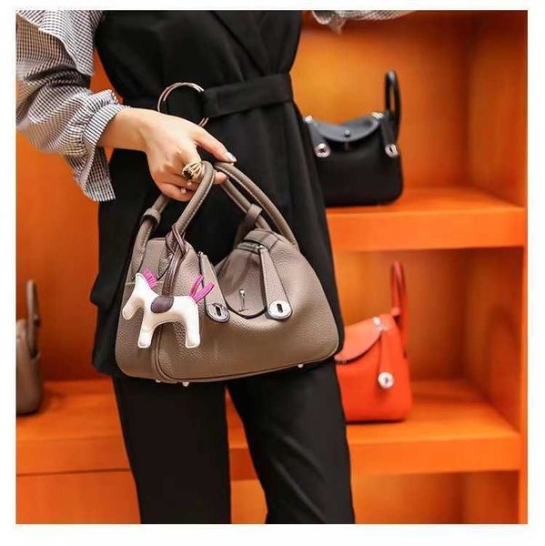 8a designer tote bags h home lindyss online store 2023 new autumn and winter versatile bag cow leather doctor womens shoulder portable pillo
8a designer tote bags h home lindyss online store 2023 new autumn and winter versatile bag cow leather doctor womens shoulder portable pillo