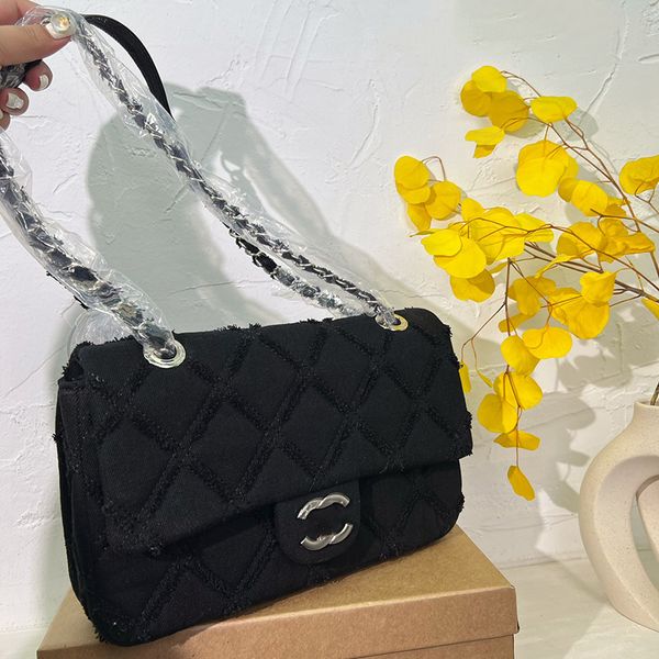 designer women shoulder bag denim bag embroidery clamshell diamond hardware metal buckle large capacity shopping bag handheld matelasse chai
designer women shoulder bag denim bag embroidery clamshell diamond hardware metal buckle large capacity shopping bag handheld matelasse chai