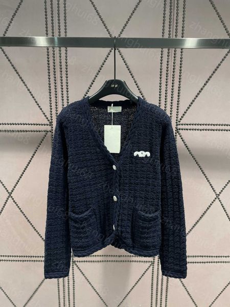 23ss womens knits womens designer clothing mosaic hemp rope three-dimensional logo embroidered v-neck knitted cardigan womens clothes, White
23ss womens knits womens designer clothing mosaic hemp rope three-dimensional logo embroidered v-neck knitted cardigan womens clothes, White