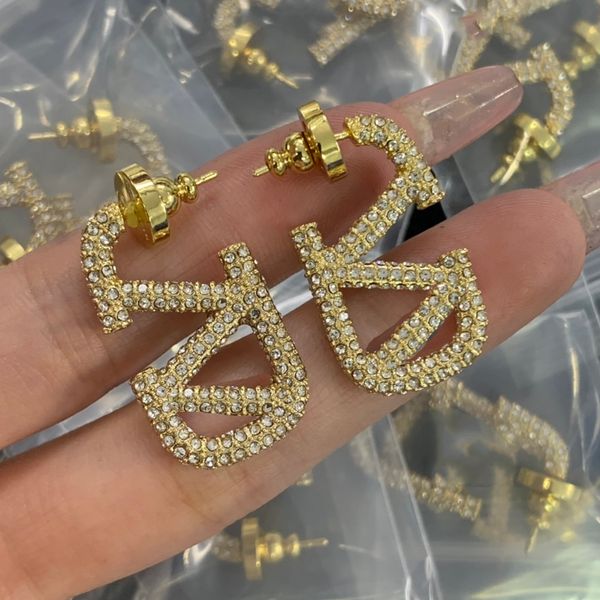 woman v logo stud earrings letter v gold love internet celebrity hoop earing designer pearl orecchini luxury women big earings jewelry 45, Golden
woman v logo stud earrings letter v gold love internet celebrity hoop earing designer pearl orecchini luxury women big earings jewelry 45, Golden