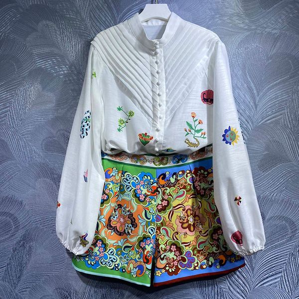 australian designer two-piece set with white standing collar, lantern sleeves, graffiti print, single breasted shirt and shorts color matchi
australian designer two-piece set with white standing collar, lantern sleeves, graffiti print, single breasted shirt and shorts color matchi
