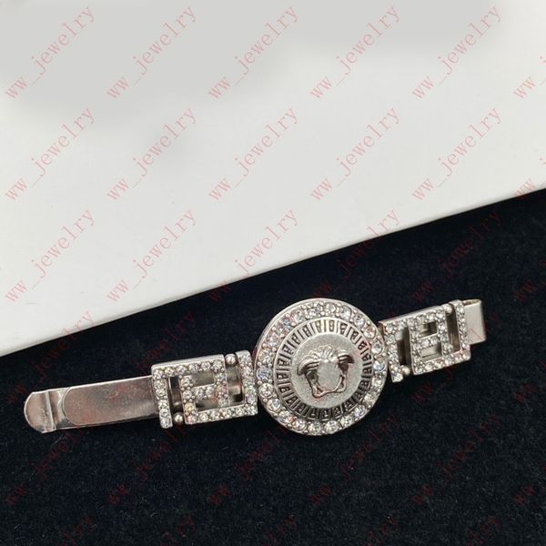 hair clips & barrettes classic antique silver interlocking grain inset zircon beauty portrait hair clips, luxury jewelry designer design, fr, Golden;silver
hair clips & barrettes classic antique silver interlocking grain inset zircon beauty portrait hair clips, luxury jewelry designer design, fr, Golden;silver