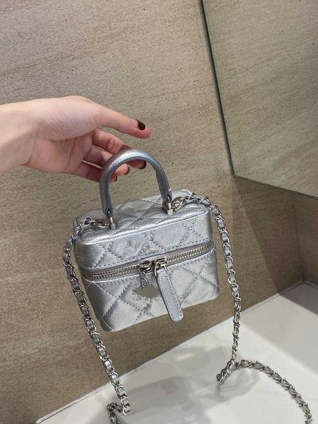 23 new xiaoxiang mini bag silver bag portable small box bag makeup bag one shoulder crossbody chain bag mouth red bag
23 new xiaoxiang mini bag silver bag portable small box bag makeup bag one shoulder crossbody chain bag mouth red bag