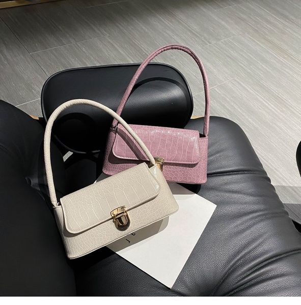 2020 butterfly chain bag korean fashion lingge one shoulder crossbody bag small square bag korean creative stone pattern shoulder bag
2020 butterfly chain bag korean fashion lingge one shoulder crossbody bag small square bag korean creative stone pattern shoulder bag