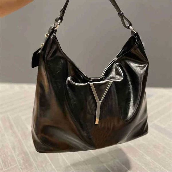luxury large capacity casual shoulder underarm bag women tote bags designer handbags cowhide female shopping sports 220829
luxury large capacity casual shoulder underarm bag women tote bags designer handbags cowhide female shopping sports 220829