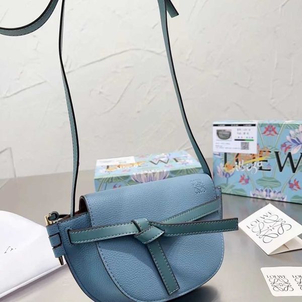gate designers bags loewesy saddle bag high-end light luxury bow flip layer cowhide crossbody bag versatile student 21 14
gate designers bags loewesy saddle bag high-end light luxury bow flip layer cowhide crossbody bag versatile student 21 14