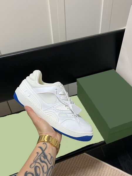 fashion contrast color cowhide fabric bright color self-expression of men's and women's sneakers
fashion contrast color cowhide fabric bright color self-expression of men's and women's sneakers